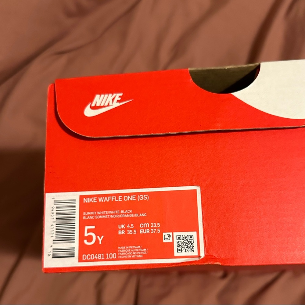 Nike waffle shoes, Brand New never worn.